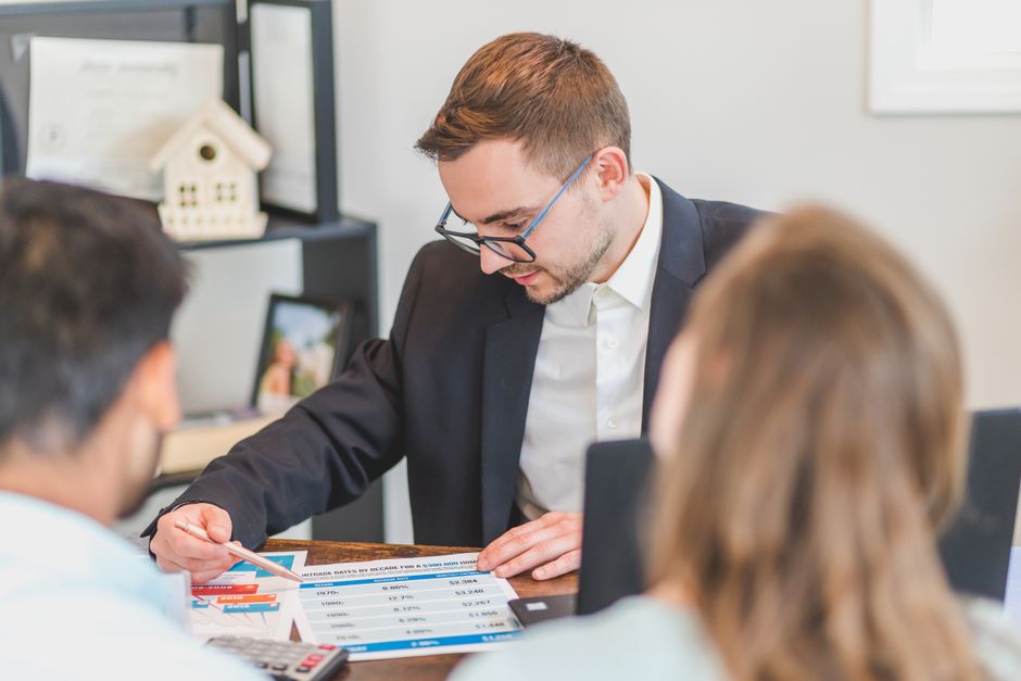 Contrat d’assurance examiné ligne par ligne
